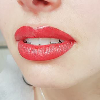 style w makijażu permanentnym ust